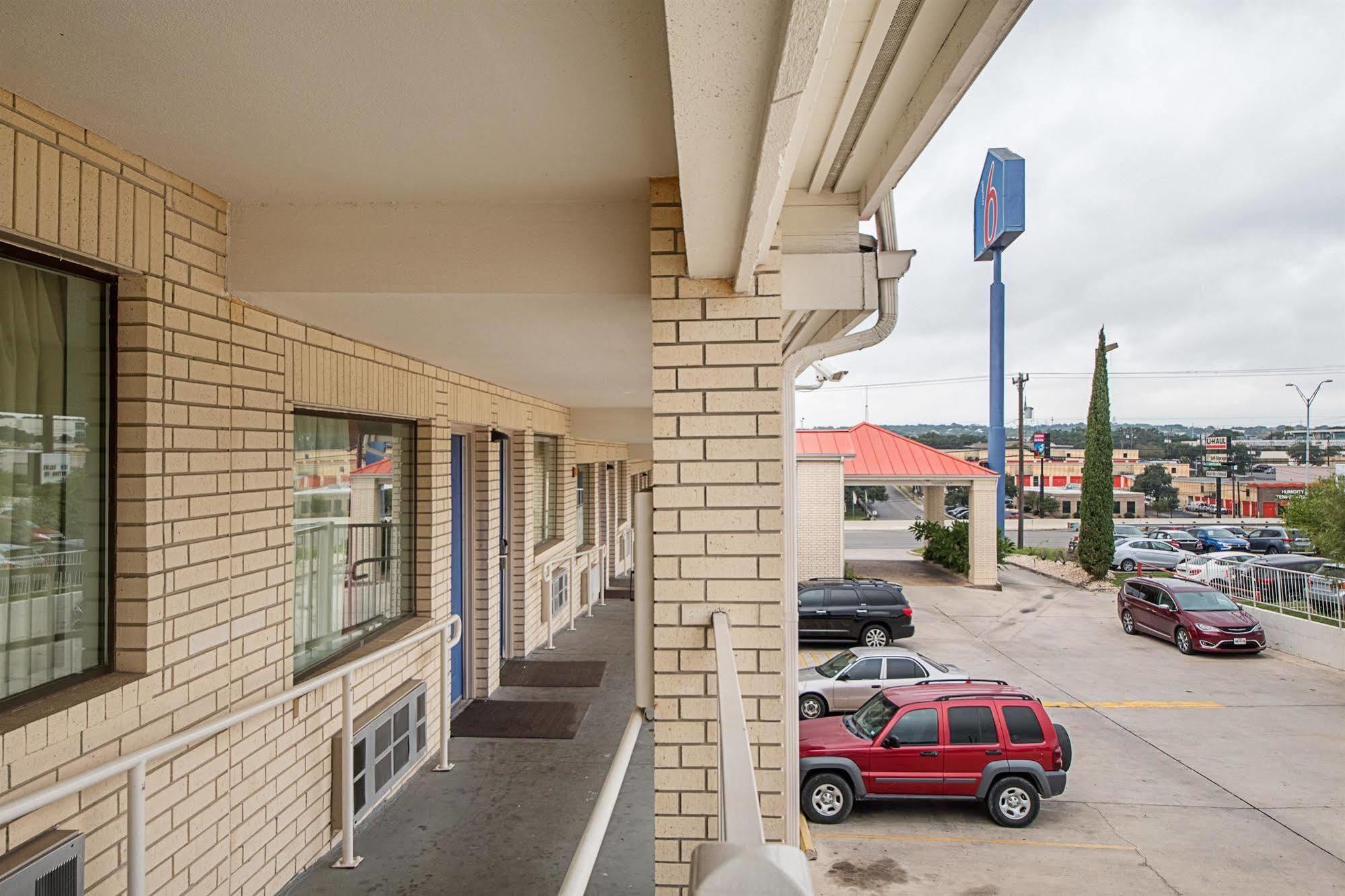 Motel 6-San Antonio, Tx - Fiesta Trails Exterior photo