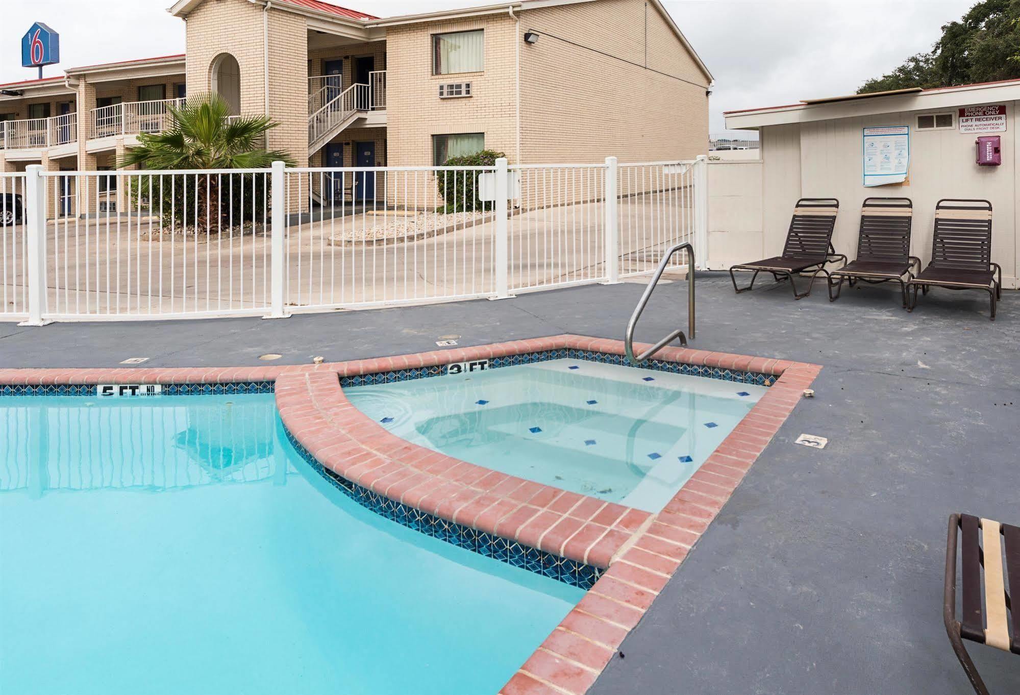 Motel 6-San Antonio, Tx - Fiesta Trails Exterior photo