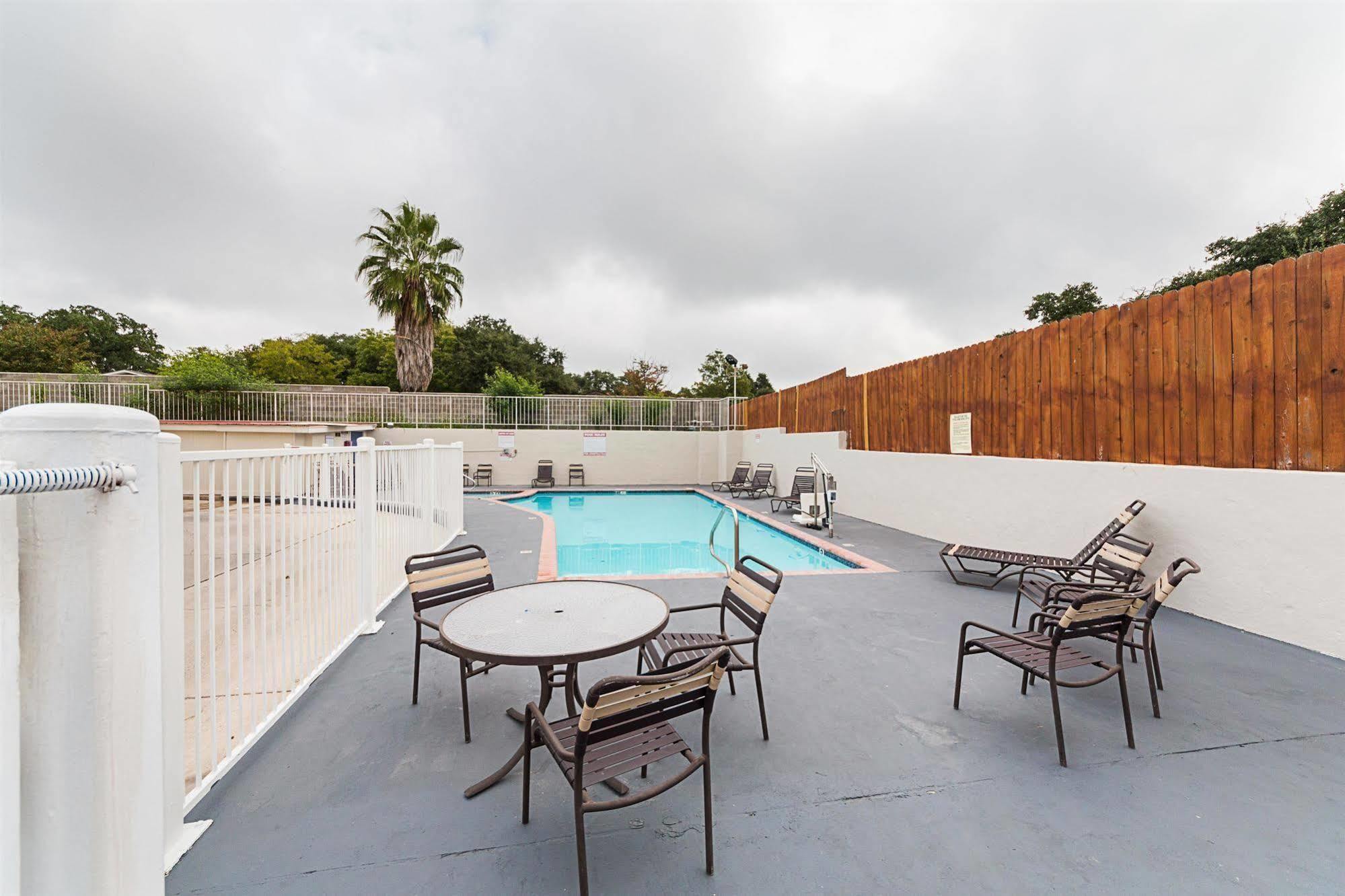 Motel 6-San Antonio, Tx - Fiesta Trails Exterior photo